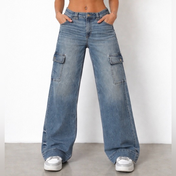 American Eagle Outfitters Denim - American Eagle Women Super High Rise Baggy Wide Leg Cargo Blue Jeans Size 12 EUC
